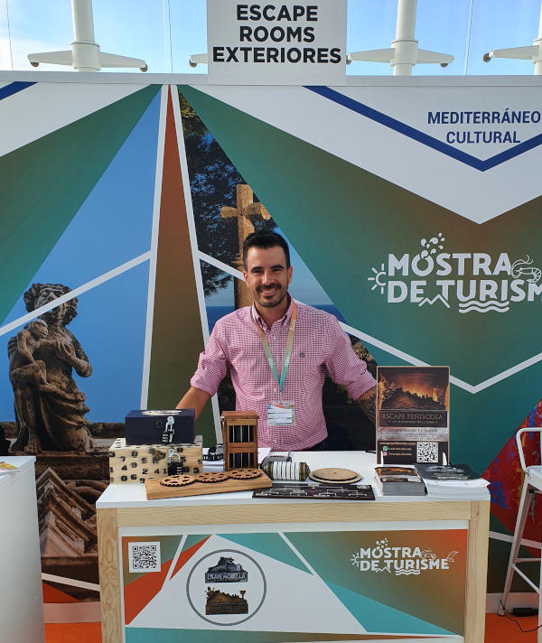 Representante de Escape Peñiscola en la Mostra de turisme de València